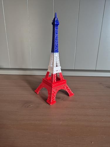 Torre Eiffel miniatura soluciona espacios vacíos con decoración francesa 4