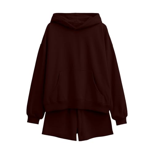 Sweat capuche oversize confortable et short assorti dans un survêtement femme unique