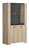 Magnífica vitrina Sheffield fabricada en melamina de alta calidad con la parte superior de cristal y los tiradores en forma de barra. La vitrina sheffield está compuesta por un armario inferior con dos estantes (uno de ellos ajustables) y un estante superior tras las puertas de cristal, en los que podrás colocar libros o guardar tu vajilla favorita. No se incluyen la mesa, las sillas, el aparador ni el resto de los objetos decorativos que aparecen en la imagen.