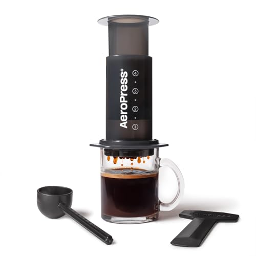 AeroPress Original Coffee Press – Método 3 en 1 que combina prensa francesa, espresso y café con cuerpo sin posos ni amargor; pequeña cafetera portátil ideal para acampar y viajar.