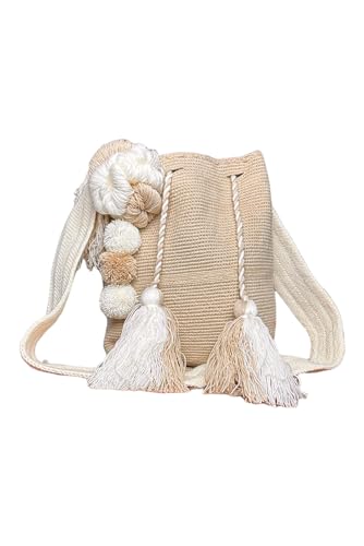 Bolso Artesanal con Borlas, Tejido en Color Arena, Diseño Floral Decorativo