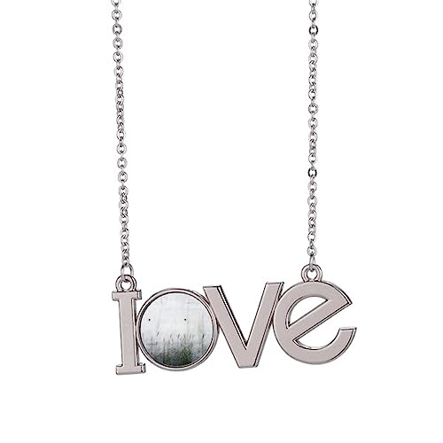 Collier pendentif métal noir et blanc littérature M idéal pour sublimer vos tenues de bureau