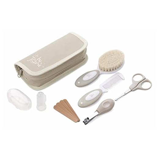 Jané Set de Higiene Basic con Neceser, Peine, Cepillo Cerdas Naturales, Tijeras, Cortauñas, Limas y Cepillo Dental Silicona, Beige