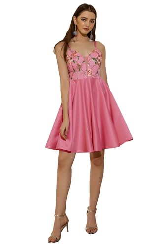 Robe trapèze rose foncé en satin fluide masquant les hanches pour une silhouette affinée