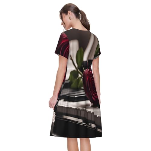 Robe d'été décontractée expression poétique d'une rose rouge sur un piano