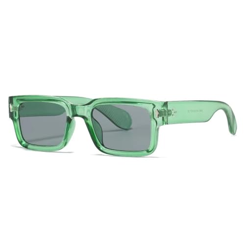Lunettes de soleil rétro pour terrasses et escapades avec leur teinte vintage