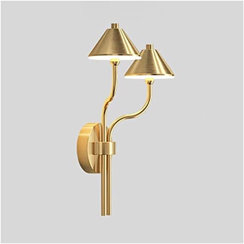 Lámpara moderna interior con acabado en latón y luz difusa antideslumbrante para baño