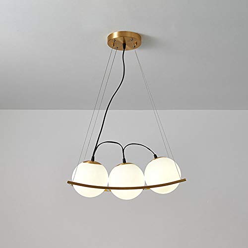 Lustre doré design nordique pour illuminer votre salon chaleureux