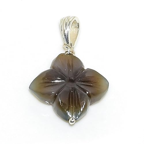 Pendentif moissanite et agate sculptée un bijou fleur symbole de féminité