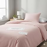 ✅ CONFORT NATUREL 100 % COTON – Profitez d’un linge de lit doux, respirant et agréable au toucher. Le coton 57 fils/cm² offre une sensation de confort et de fraîcheur idéale pour un sommeil paisible, été comme hiver. ✅ PARURE COMPLÈTE 3 PIÈCES – Ce set comprend 1 housse de couette 140x200 cm, 1 drap housse 90x190 cm+30 cm et 1 taie d’oreiller 50x70 cm. Tout le nécessaire pour habiller parfaitement un lit 1 place, avec un style harmonieux et élégant.