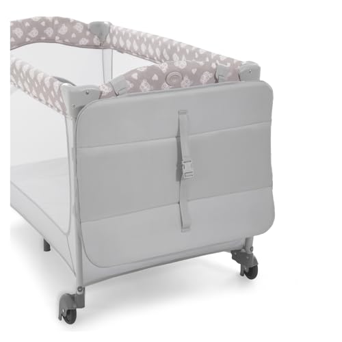 hauck Kinderreisebett Sleep N Play Center mit Neugeboreneneinhang, Wickelauflage, Tragetasche, Rollen, Schlupf, Klein Zusammenklappbar, Baby Reisebett Kleinkind ab Geburt bis 15 kg (Teddy Grey)