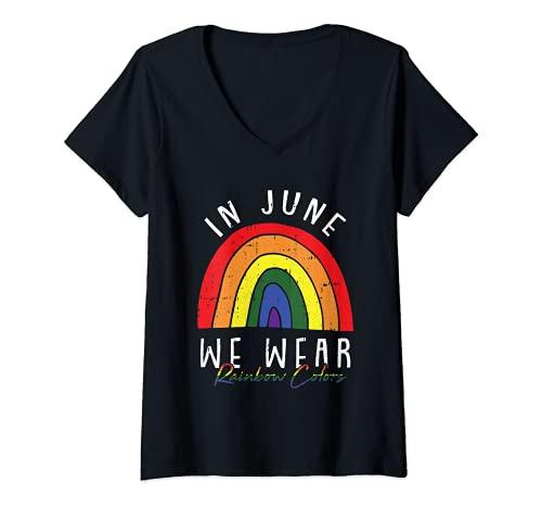 Femme In June We Wear Rainbow Color Gay Pride Proud LGBT-Q Ally T-Shirt avec Col en V