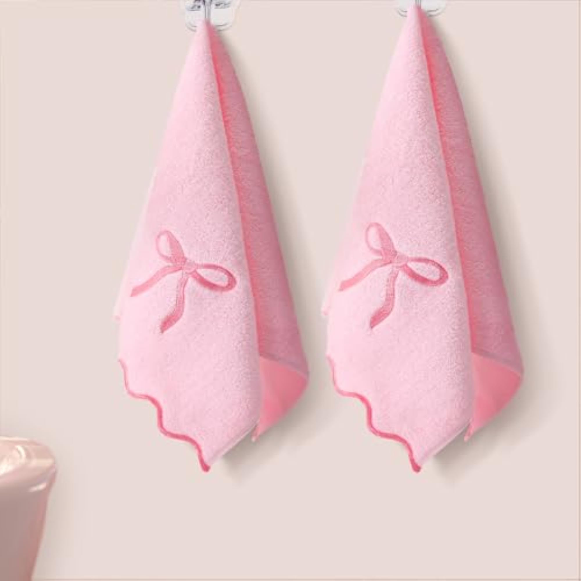 2Pcs Scalloped Pink Bow Fingertip Towels for Bathroom