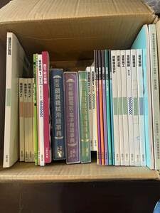 Amazon.co.jp: 損害保険鑑定人 3級 資格勉強 テキスト フルセット 日本 