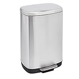 Incluye un cubo de basura de 50 litros con un exterior resistente a las huellas y a las manchas de acero inoxidable