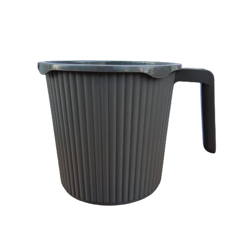 ATCUSA Homely Bathing Mug Certified Bath Water Mug Capacità 1,5 litri Design a coste BPA Free Camping Mug Dabba Bagno Tazza - Colori assortiti