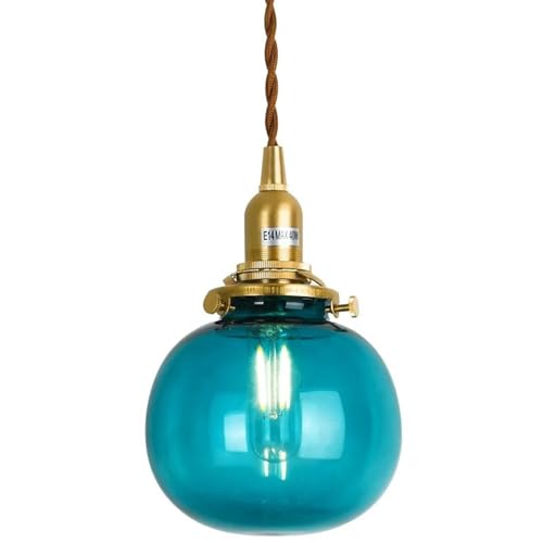 Suspension boule verte en verre pour ambiance cosy de salon nordique
