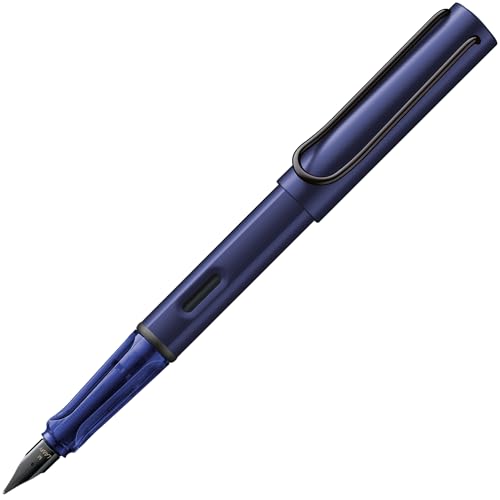 Lamy AL-star dark dusk Füller – Füllhalter mit ergonomischem Griff & polierter Stahlfeder in Strichbreite M – leichtes Aluminiumgehäuse – inkl. Tintenpatrone T 10 blau – Rechtshänder Lamy AL-star dark dusk Füller – Füllhalter mit ergonomischem Griff & polierter Stahlfeder in Strichbreite M – leichtes Aluminiumgehäuse – inkl. Tintenpatrone T 10 blau – Rechtshänder