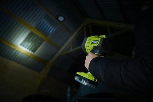 RYOBI - lampe LED Sans Fil 18V ONE+ RLS18-0 – Éclairage Puissant 3000 Lumens, Tête Pivotante, Interrupteur à verrouillage – Idéal Camping, Chantier, Garage, Atelier – Batterie Non Incluse