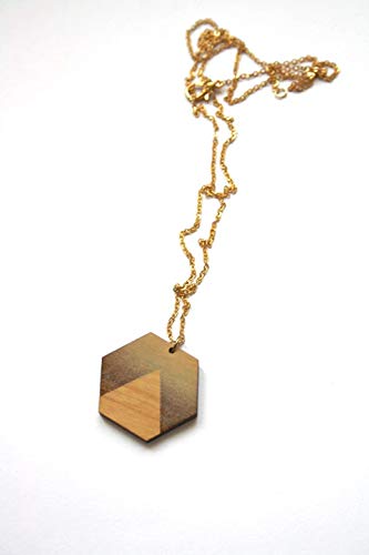 Sautoir pendentif bois, collier long hexagone motif triangle, bijou géométrique, bijoux moderne minimaliste, bohème chic, chaîne laiton doré. – vue 4