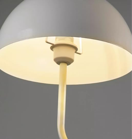 Lámpara de pie ideal para iluminar tu rincón de lectura y sofá 3