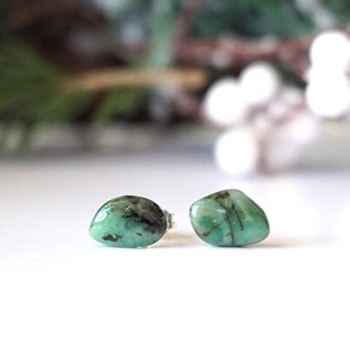 Sterling Silver Raw Green Emerald Stud Earrings Unisex - Crystal Panna Gemstone Womens Studs - Elegant Wedding Bridal Earrings For Women Men with Gift Box - May Birthstone Jewelry