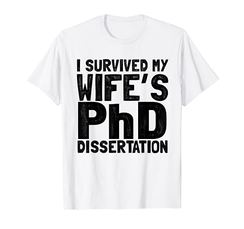 Sobrevivió el regalo de la tesis de doctorado de mi esposa para la graduación Camiseta