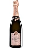 NOTES DE DEGUSTATION : A l’Oeil : Jacquart Rosé Signature présente des bulles délicates drapées dans une robe intensément saumonée. Nez : Frais avec de jolies notes fruitées, délicates, qui rappellent la pêche jaune, la framboise, la groseille et les arômes floraux comme la fleur de sureau. Bouche : Vive et fruitée avec un côté juteux et charnu de fruits frais, framboise notamment. Belle longueur avec de la minéralité et un joli caractère acidulé en finale.
