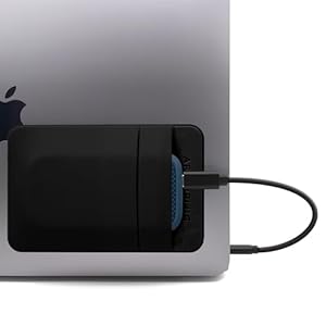 Afterplug 2-Taschen-Klebetasche für Laptop, kompatibel mit externem tragbarem SSD, Magic Mouse, USB-Kabel und mehr - Schwarz