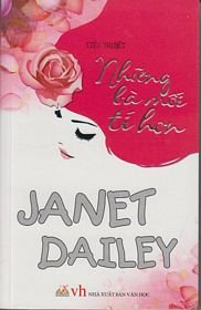 Paperback Dance with Me - The Matchmakers in Vietnamese ("Nhung Ba Moi Ti Hon") Book