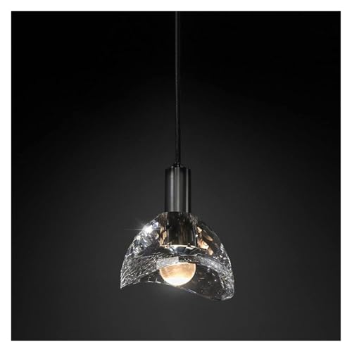 Lampe suspendue cuivre pour illuminer une pièce sombre avec un lustre en cristal géométrique