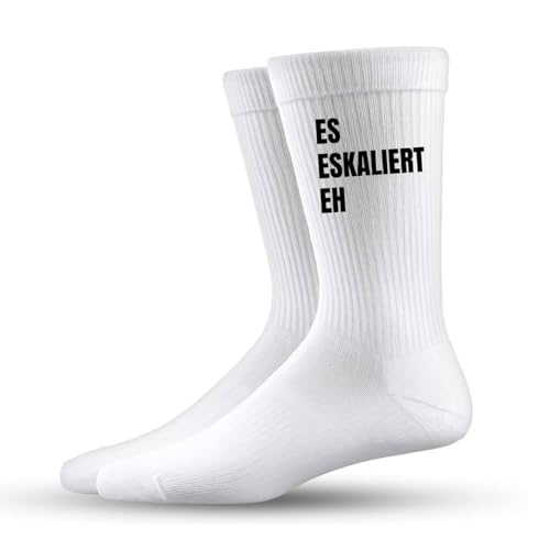Tassenbrennerei Socken mit Spruch Es eskaliert eh Lustige Statement Socken als originelles Geschenk (Schwarz/37)