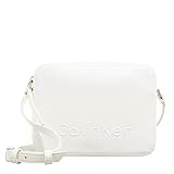 Che sia chic, sportivo o casual, con questo Calvin Klein CK Set Camera Bag puoi combinare tutto. Il design semplice di questo borsa a tracolla trasforma il tuo outfit in un vero cosa o persona che attira lo sguardo. Dimensioni: 20 x 15 x 5 cm