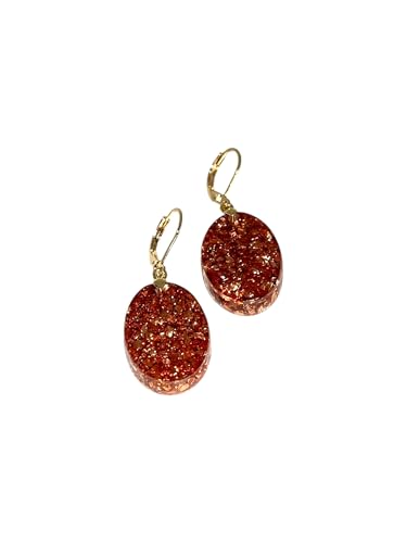 Boucles d’oreilles ovales en résine translucide et pépites de mica doré foncé – Dormeuses plaqué or – Bijou fait main Joia Bijoux Marseille