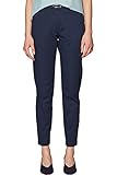 Moderne Chino mit schmalem Gürtel.