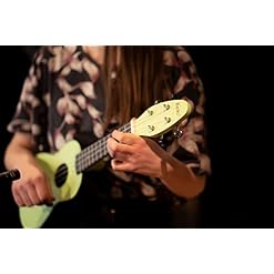 Ortega Guitars Ukulélé Soprano vert – Keiki K2 – Kit de démarrage incluant Accordeur, Courroie, 5 Médiators Medium et… - Les Beatles, Paul McCartney, John Lennon, RIngo Starr, George Harrison Ortega Guitars Ukulélé Soprano vert - Keiki K2 - Kit de démarrage incluant Accordeur, Courroie, 5 Médiators Medium et… – Image 5
