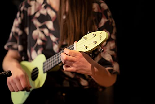 Ortega Guitars Ukulélé Soprano vert – Keiki K2 – Kit de démarrage incluant Accordeur, Courroie, 5 Médiators Medium et… - Les Beatles, Paul McCartney, John Lennon, RIngo Starr, George Harrison Ortega Guitars Ukulélé Soprano vert - Keiki K2 - Kit de démarrage incluant Accordeur, Courroie, 5 Médiators Medium et… – Image 6