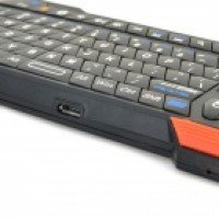 വശം view of the Seenda IS11-BT05 Mini Bluetooth Keyboard showing the USB charging port