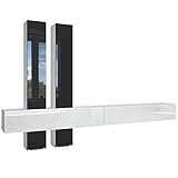 Hinter den großen Türen befinden sich 3 Fächer mit 2 höhenverstellbaren Einlegeböden, die Klappenelemente verfügen über je 2 Fächer