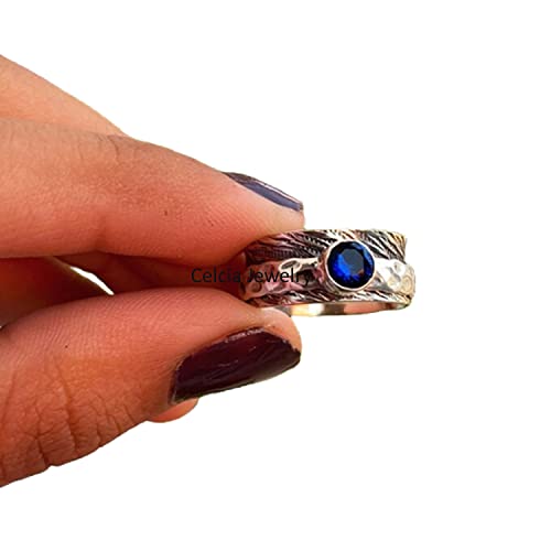 Hermoso anillo giratorio de plata con zafiro azul redondo para mujeres y hombres, anillo giratorio de meditación martillado (talla 10 de EE. UU.)