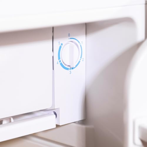 Control de temperatura regulable del frigorífico mini Cecotec, mostrando la perilla de ajuste entre 0 y 4