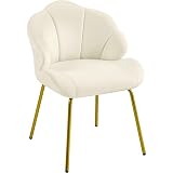 Confort Élégant : Dotée d'un dossier en forme de coquille gracieusement contourné, orné de cannelures, agrémentée de pieds dorés élancés, cette chaise en velours allie délicatesse et modernité, ajoutant une touche attrayante à tout espace