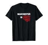 T-shirt avec slogan de fan de Manchester Is Red et supporter de football. Avec une police vieillie et un message humoristique et amusant exprimant son soutien à la moitié rouge de Manchester.