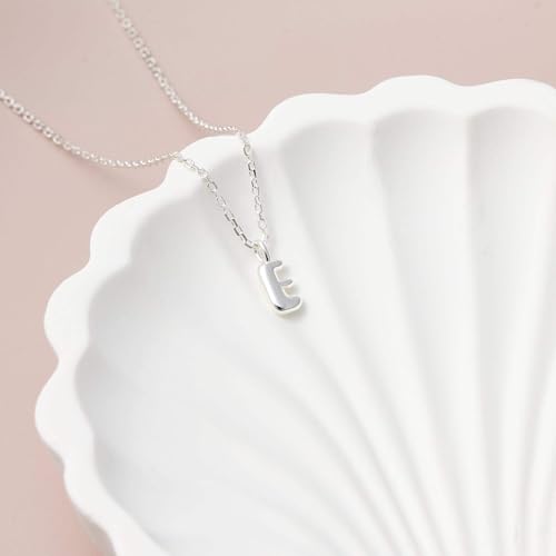 Collar de plata letra E para niños de Philip Jones 3