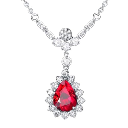 Collier rubis goutte d'eau pour sublimer un décolleté simple lors d'un banquet