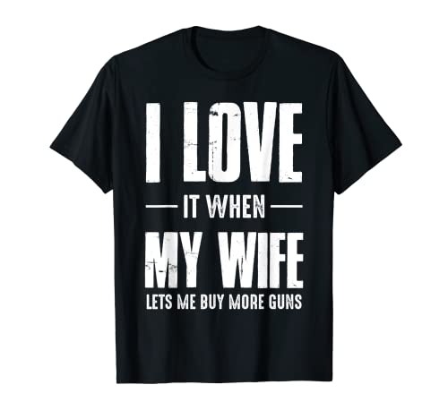 Hombre Camiseta divertida «Me encanta cuando mi esposa me deja comprar más armas» Camiseta