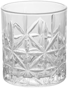 Copo de vidro baixo modelo Stella da Wolff com lapidação detalhada em close