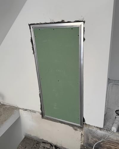 Trappe de visite verrouillable pour masquer fils et plomberie