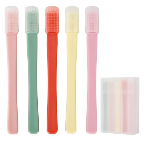 Brosse pour enlever la saleté des yeux sensibles lors de votre routine du soir