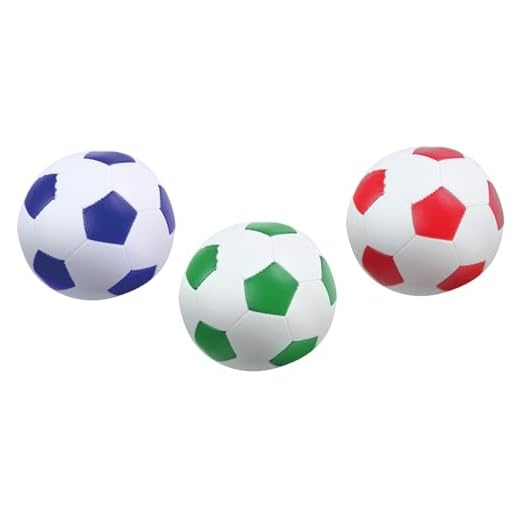 Lena 62163 Soft-Fußbälle 3er Set, Sportsoftbälle weiß mit blau, grün oder rot, 3 Softbälle je 10 cm, Softfußbälle für Drinnen und Draußen, weiche Sportbälle, Spielbälle für Kinder ab 12m